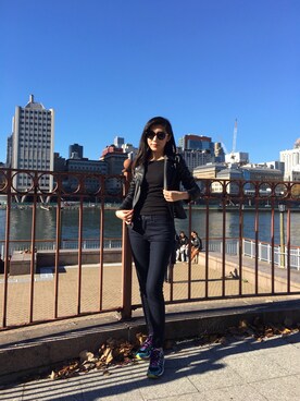「NYC」｜「アイテム（ライダースジャケット）」を使った、Tina さん（レディース・163cm）の秋コーディネート