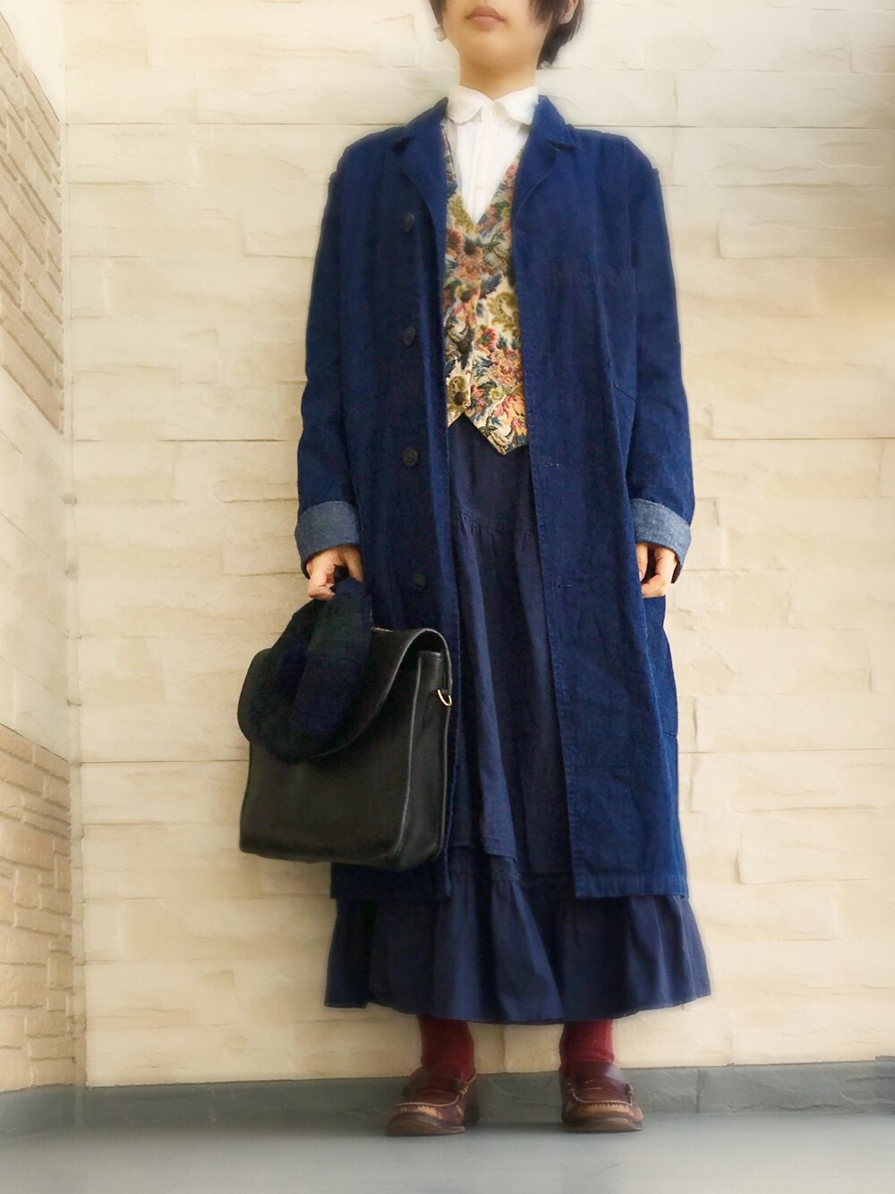 「全身古着、ロングコート、ロングスカート、青い、ヨーロッパヴィンテージ、ゴブラン」｜「used ローファー（その他シューズ、ブラウン系）」を使った、3achiel /さん（レディース・157cm）の冬コーディネートの1枚目の写真
