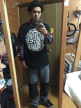 「STUSSY（ステューシー）のアイテム（Tシャツ/カットソー、ブラック系）」を使った、ヤマシタ ダイキさん（メンズ）の秋コーディネート