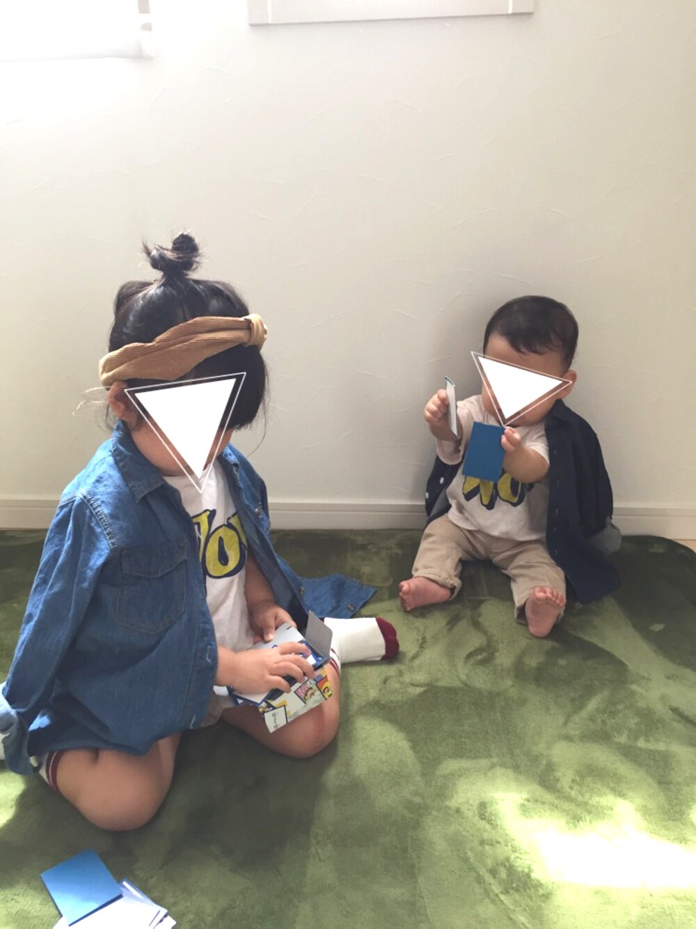 「キッズコーデ、プティマイン、おんなのこ、おとこのこ、姉弟、3歳、０歳、7か月」｜「petit mainのアイテム（Tシャツ/カットソー、ホワイト系）」を使った、s☆kさん（キッズ・90cm）の秋コーディネートの1枚目の写真