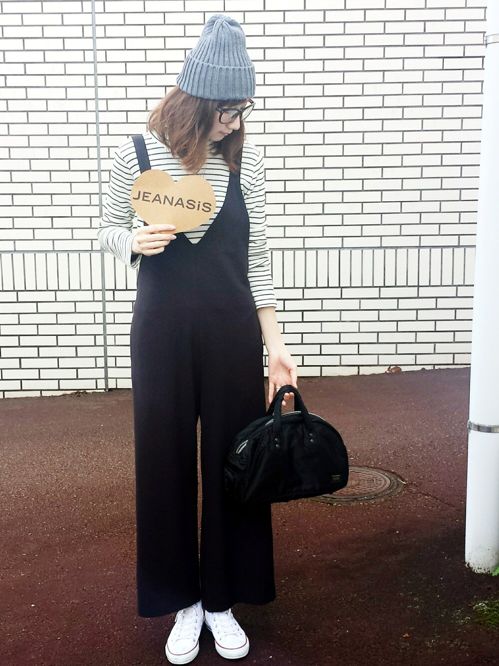 「ワイドパンツ、めがね、ワイドオールインワン、ボーダー、オールインワン、サロペット、シンプルコーデ、ドラフトJS、ワイドサロペット、春コーデ」｜「JEANASISのアイテム（つなぎ/オールインワン、ブラック系）」を使った、fuwarisanさん（レディース・169cm）の春コーディネートの1枚目の写真