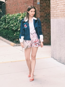 「shorts」｜「アイテム（デニムジャケット）」を使った、Yulia F. Kirpalaniさん（レディース・175cm）の夏コーディネート