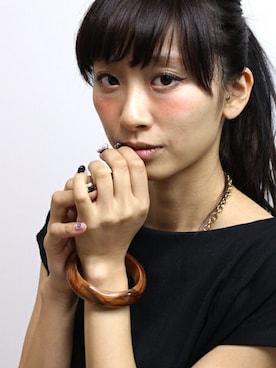 「アイテム（バングル/リストバンド）」を使った、Parfum  snapさん（レディース・168cm）の冬コーディネート