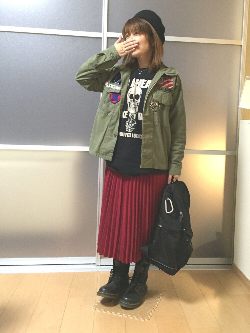 「プリーツスカート、ドクターマーチン、ヒステリックグラマー、RNA、赤、ベレー帽」｜「UNIQLOのアイテム（ハンチング/ベレー帽、ブラック系）」を使った、ゆきだるま☆さん（レディース・148cm）の春コーディネートの1枚目の写真