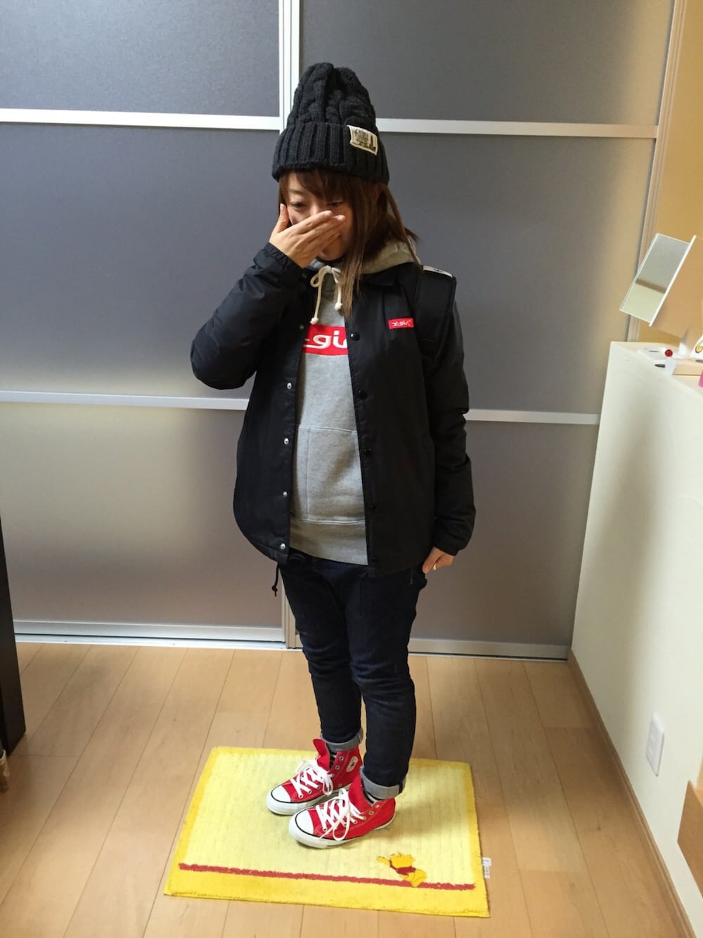 「コンバースハイカット、ナイロンジャケット、若作りサークル、ドラフトXG」｜「X-girlのX-girl×Champion VINTAGE SWEAT PULLOVER（パーカー、グレー系）」を使った、ゆきだるま☆さん（レディース・148cm）の冬コーディネートの1枚目の写真