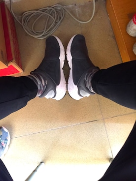 「nike sock dartのアイテム（スニーカー、グレー系）」を使った、NCKYさん（メンズ）の冬コーディネート