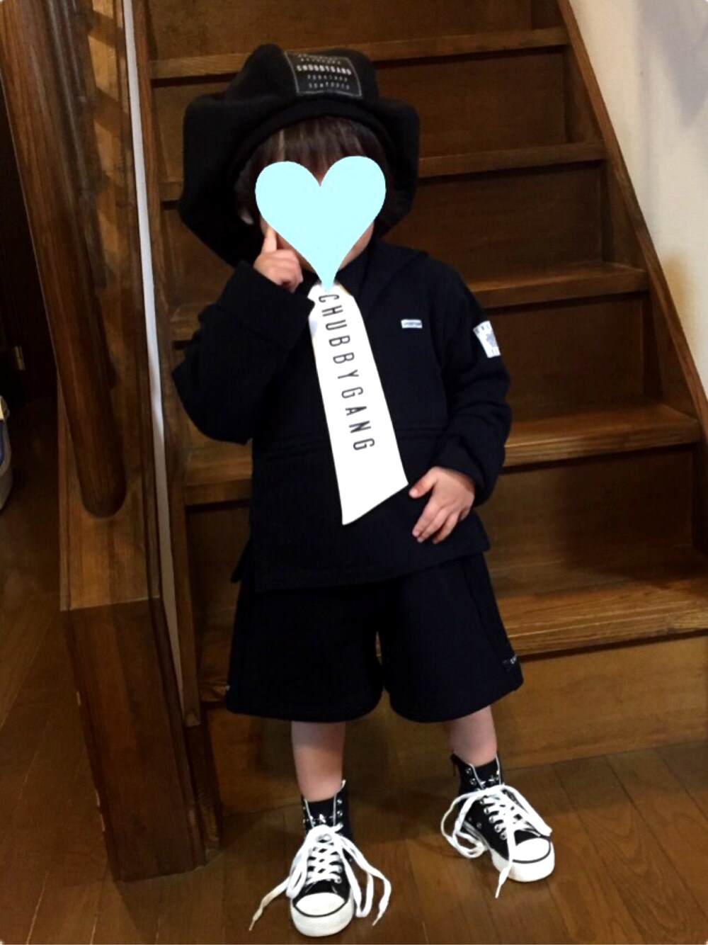 「チャビーギャング、chubbygang、セーラーカラー、男の子、男の子コーデ、キッズコーデ、キッズファッション、ベレー帽」｜「CHUBBYGANGのビッグベレー帽（ハット、ブラック系）」を使った、kurukanaさん（キッズ・90cm）の秋コーディネートの1枚目の写真