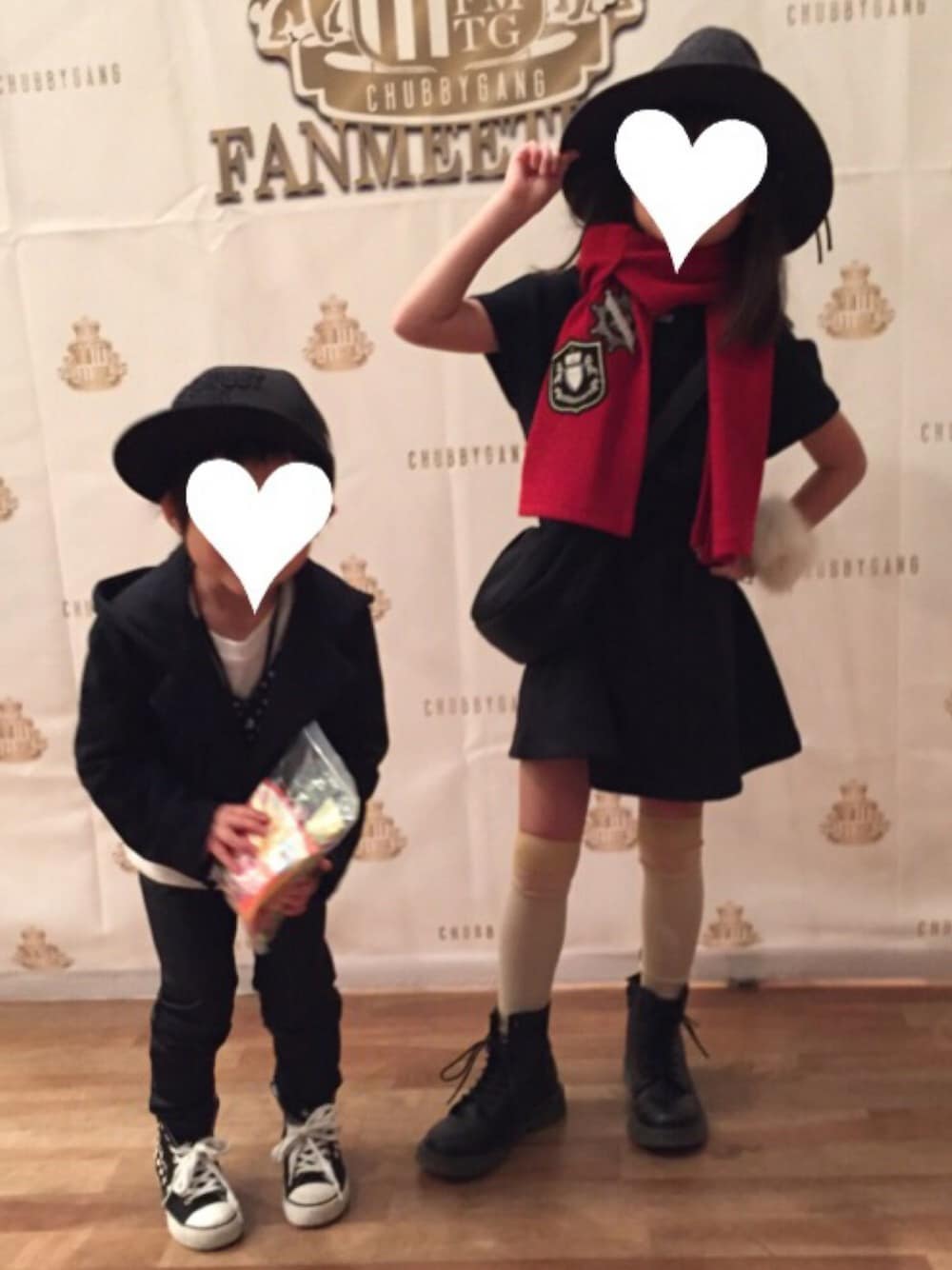 「キッズコーデ、kidsfashion、chubbygang、チャビーギャング」｜「CHUBBYGANGのフレンチスリーブハイネックワンピース（ワンピース、ブラック系）」を使った、kurukanaさん（キッズ・120cm）の冬コーディネートの1枚目の写真