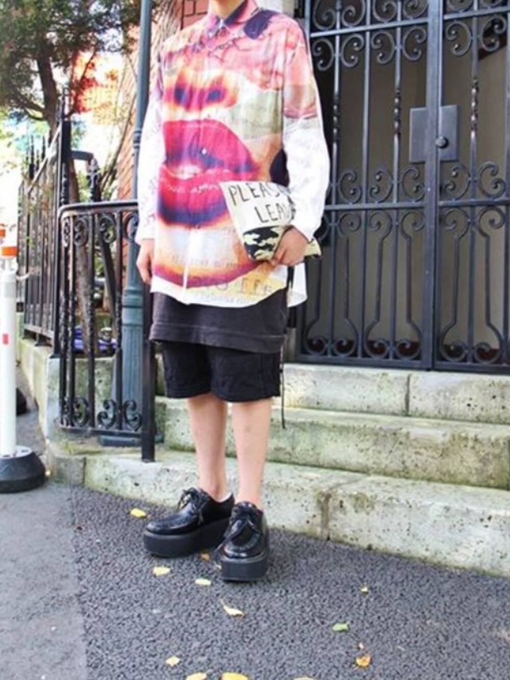「used、White Mountaineering、ノゾミイシグロ、NOZOMI ISHIGURO、YOSUKE」｜「ラバーソール（その他シューズ、ブラック系）」を使った、三村大夢さん（メンズ・175cm）の春コーディネートの1枚目の写真