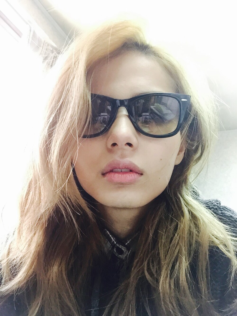「Sunglasses」｜「Ray-Banのアイテム（サングラス、ブラウン系）」を使った、JimmyMeiWaさん（レディース・165cm）の冬コーディネートの1枚目の写真