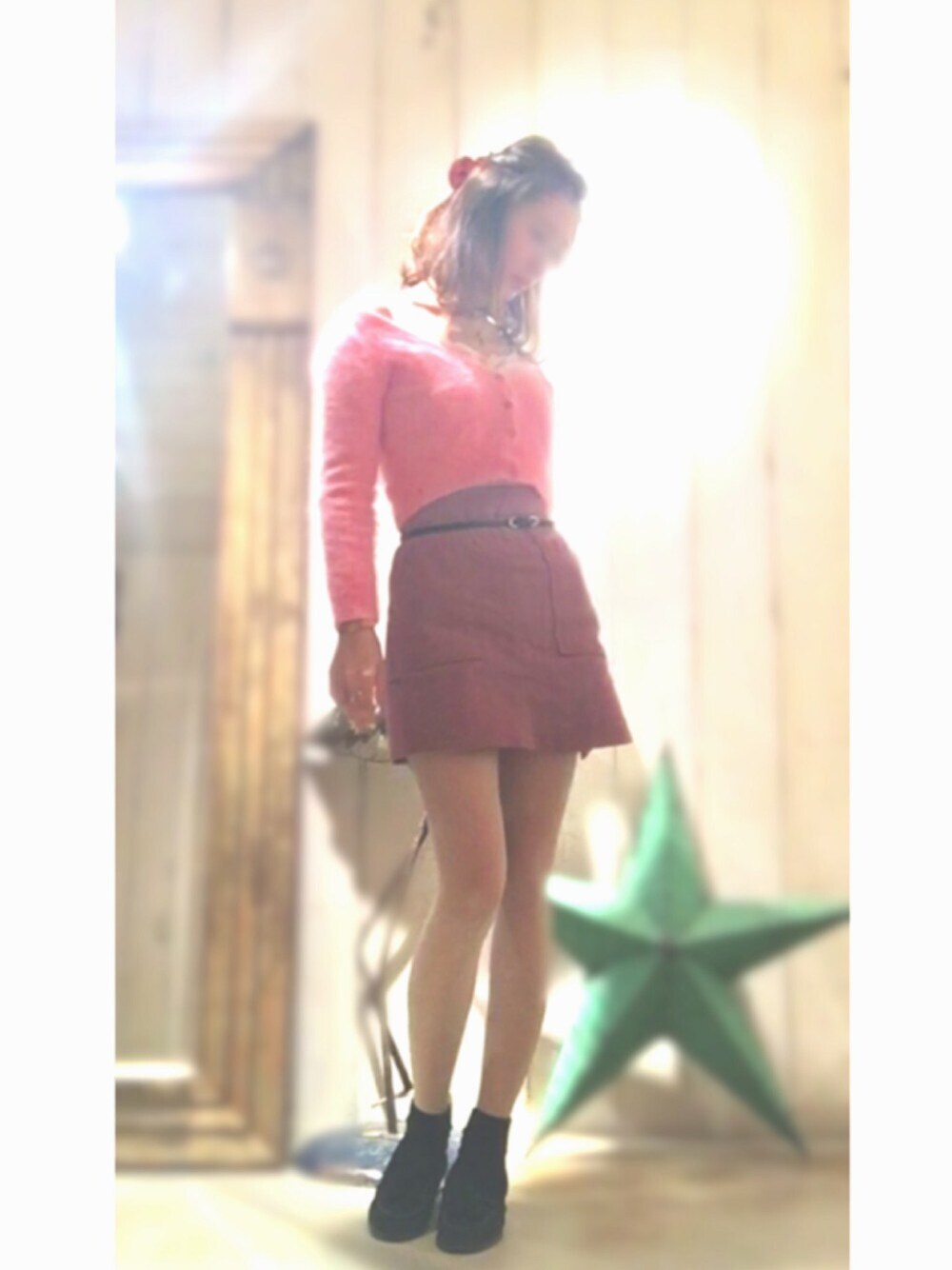 「Rosarymoon、dholic、冬コーデ、ピンク、ニット、pink、冬、アンゴラニット、ootd、nail 」｜「PRAZAのアイテム（バレッタ/ヘアクリップ、レッド系）」を使った、moeÜさん（レディース・158cm）の秋コーディネートの1枚目の写真