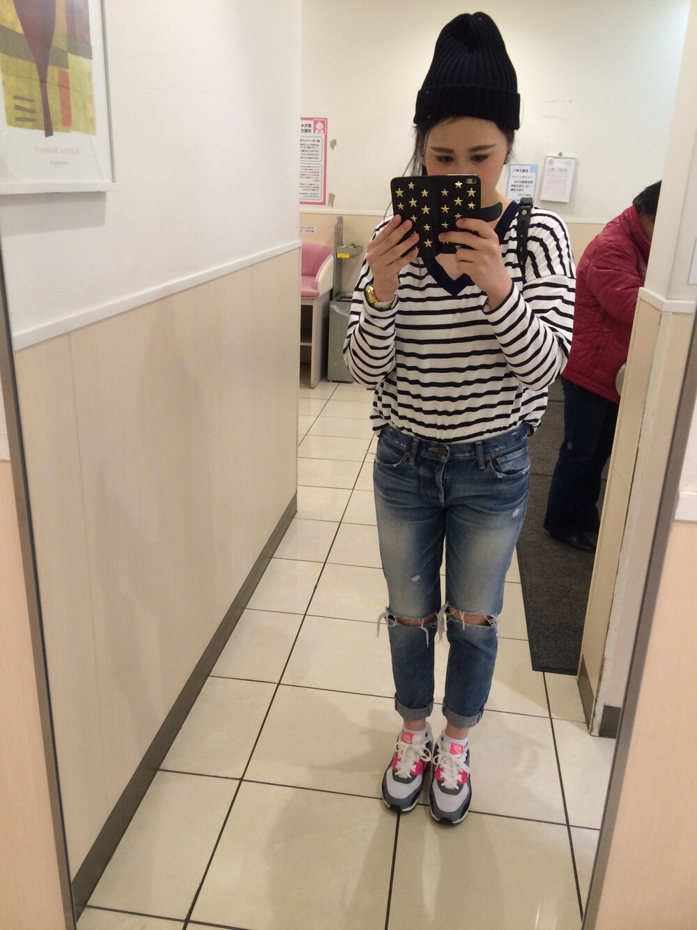 「春、春コーデ、お買い物、寒かった、Vネック、リュック、moussy、デニム、カジュアル、ボーダー」｜「MOUSSYのアイテム（Tシャツ/カットソー、その他）」を使った、まりりん(๑•́‧̫•̀๑)さん（レディース・163cm）の冬コーディネートの1枚目の写真