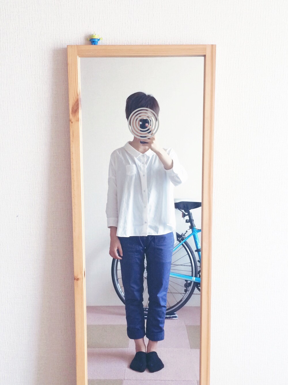 「のんびり休日」｜「Ordinary fitsのアイテム（シャツ/ブラウス、ホワイト系）」を使った、oooさん（レディース・154cm）の春コーディネートの1枚目の写真