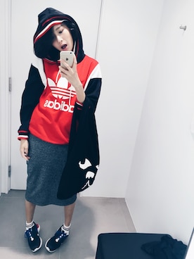 「MONKI（モンキ）のアイテム（クラッチバッグ）」を使った、Tanya さん（レディース・168cm）の秋コーディネート