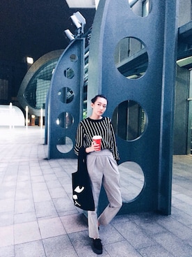 「MONKI（モンキ）のアイテム（クラッチバッグ）」を使った、Tanya さん（レディース・168cm）の秋コーディネート
