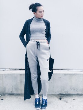 「MONKI（モンキ）のアイテム（クラッチバッグ）」を使った、Tanya さん（レディース・168cm）の秋コーディネート