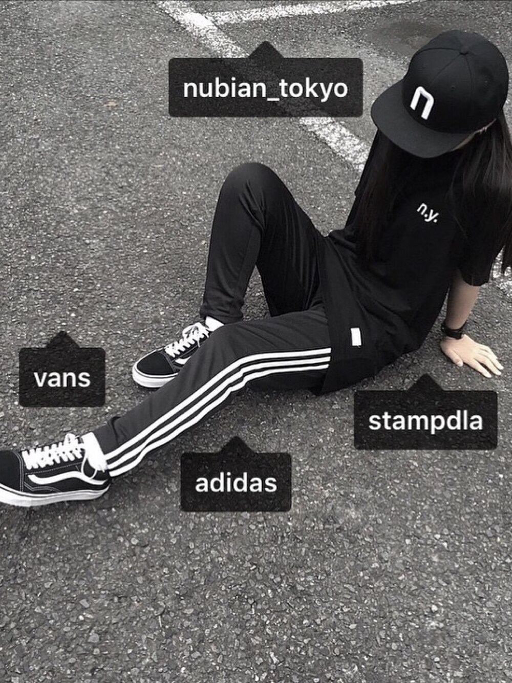 「nubian、NUBIANTOKYO、adidas、STAMPD、VANS、street、ストリート、CAP、モード」｜「NUBIANのアイテム（キャップ、ブラック系）」を使った、ぷっちょんさん（レディース・154cm）の秋コーディネートの1枚目の写真