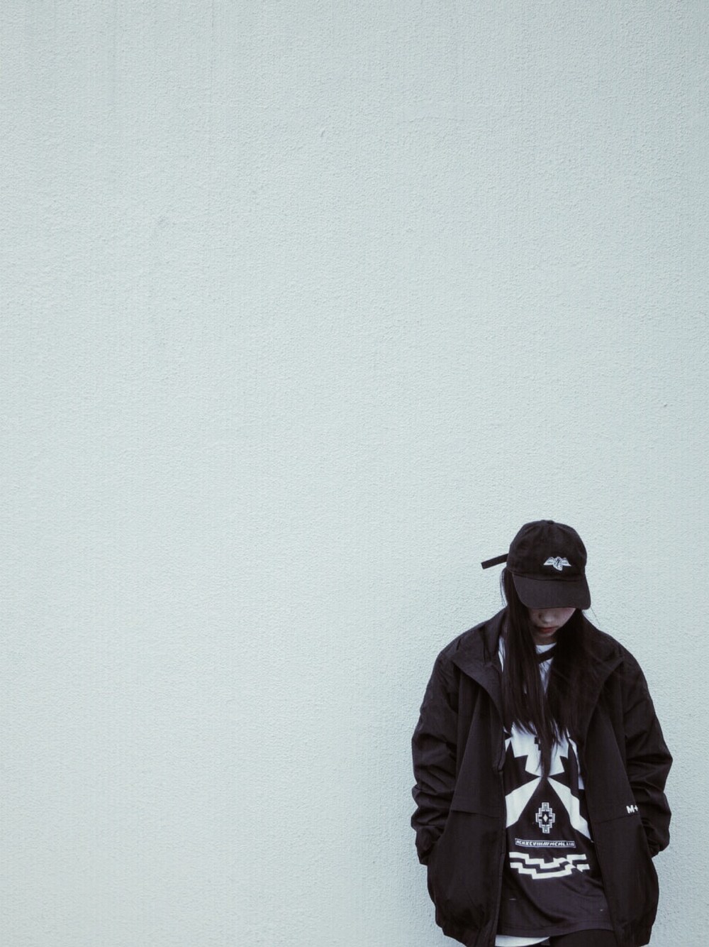 「street、ストリート、m+rc noir、マルシェノア、nubian、NUBIANTOKYO、マルセロバーロン、マルセロ、MARCELO BURLON、t-pablow」｜「MARCELO BURLONのアイテム（スウェット、ブラック系）」を使った、ぷっちょんさん（レディース・154cm）の秋コーディネートの1枚目の写真