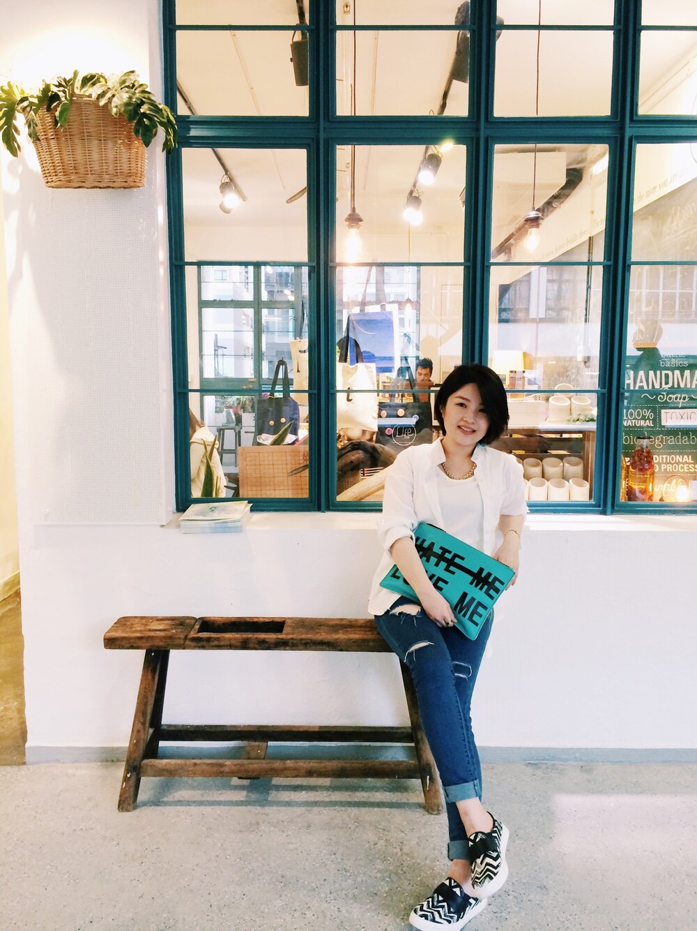 「ootd、STYLE、denim、jeans」｜「ZARAのアイテム（クラッチバッグ、ブルー系）」を使った、Yulian Cさん（レディース・153cm）の秋コーディネートの1枚目の写真