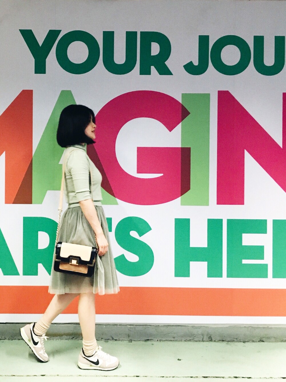 「ootd、outfit、NIKE、fashion、daily look、vintage、hkgirl、STYLE」｜「asosのアイテム（ボディバッグ/ウエストポーチ、ベージュ系）」を使った、Yulian Cさん（レディース・153cm）の春コーディネートの1枚目の写真