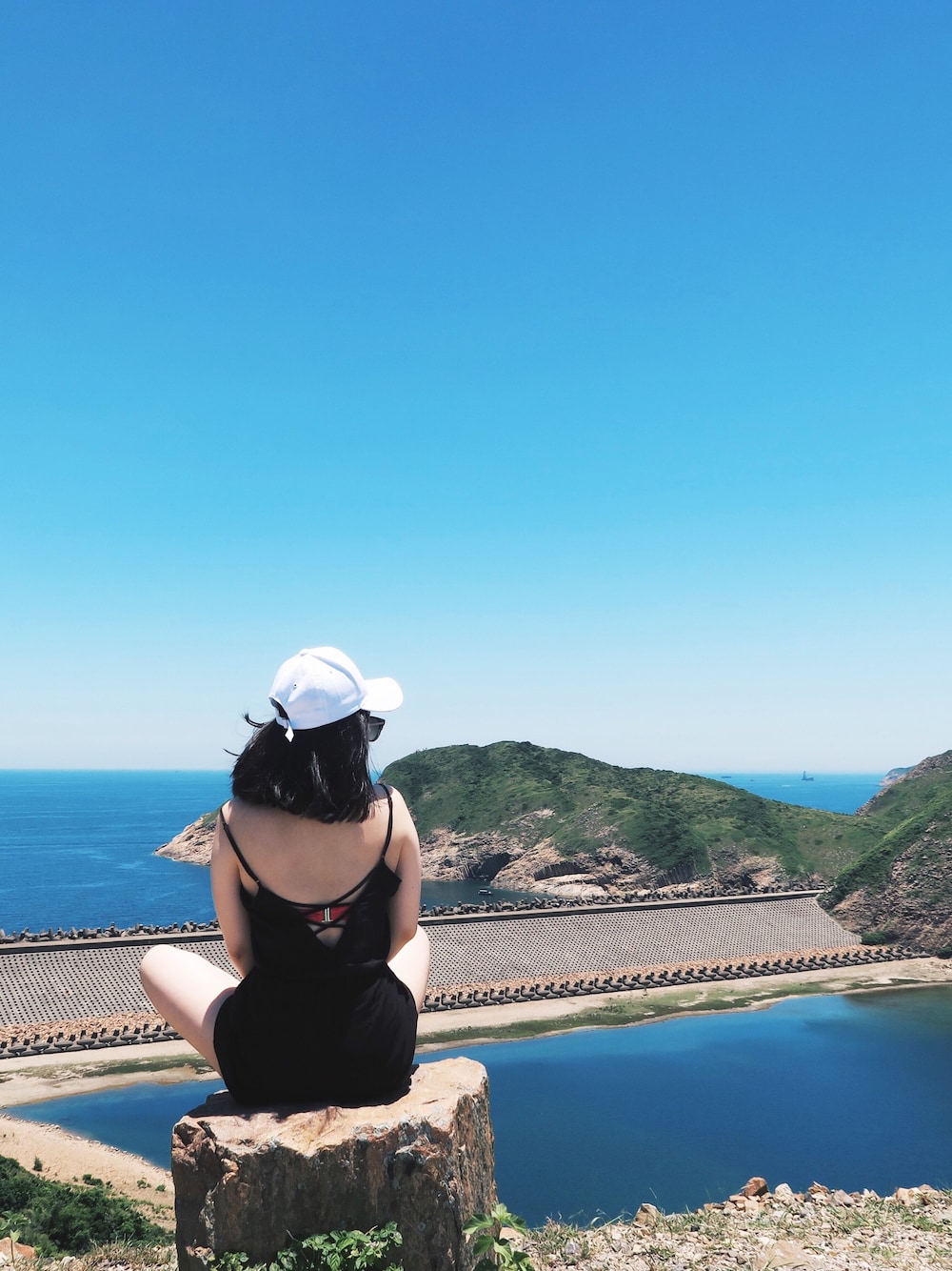 「summer、black、H&M、夏、ootd、outfit、STYLE、casual、NIKE」｜「no brandのアイテム（帽子、ホワイト系）」を使った、Yulian Cさん（レディース・153cm）の夏コーディネートの1枚目の写真