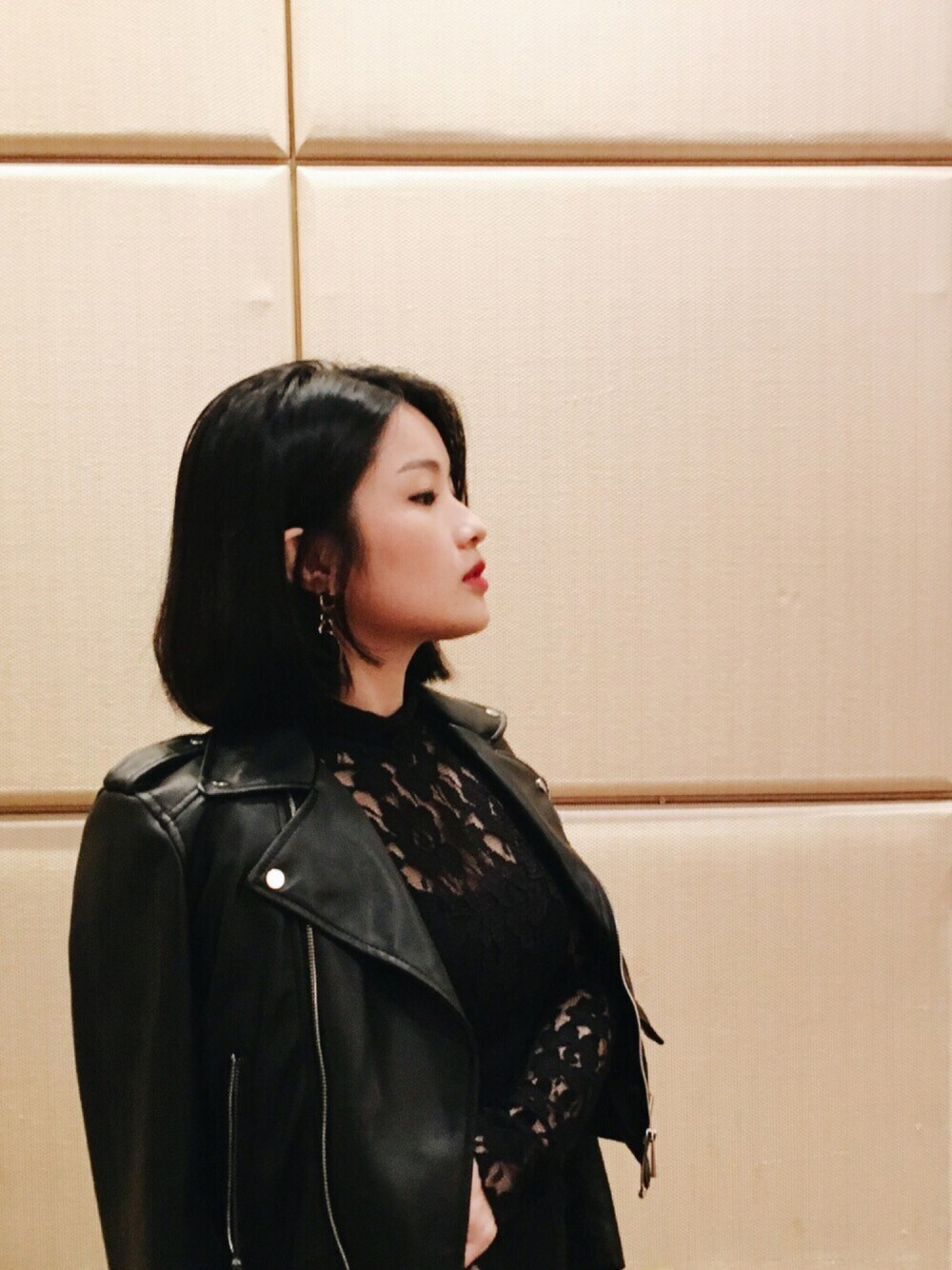「black、ALL BLACK、ootd、STYLE、outfit、ZARA、fashion、黒、H&M」｜「H&Mのアイテム（イヤリング、その他）」を使った、Yulian Cさん（レディース・153cm）の冬コーディネートの1枚目の写真