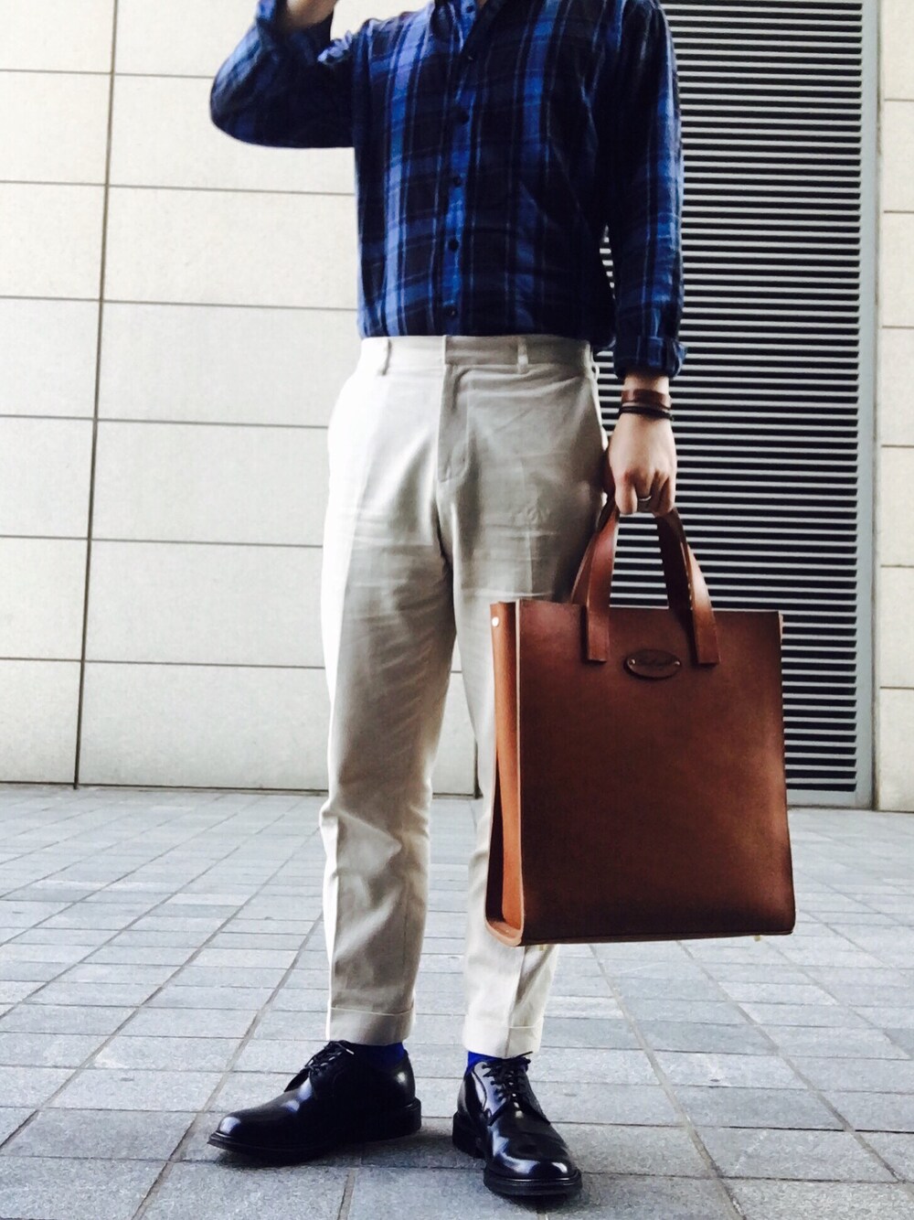 「ZARA、church's、daily look、데일리룩、데일리、놈코어、자라、STYLE、NORMCORE」｜「grobzartのアイテム（トートバッグ、ブラウン系）」を使った、mujiさん（メンズ・173cm）の夏コーディネートの1枚目の写真