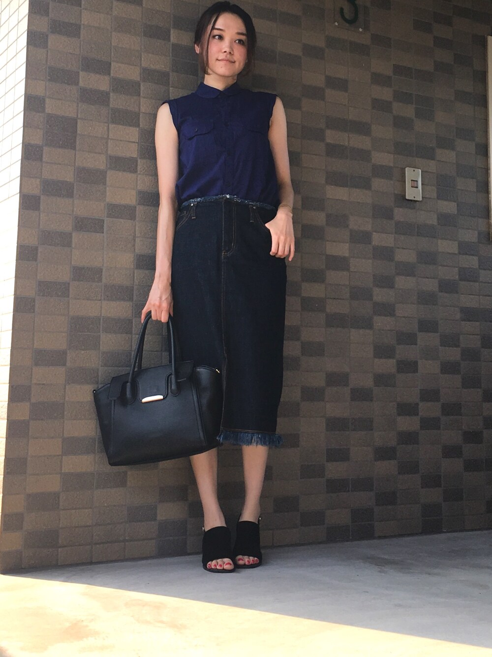 「夏、オトナカジュアル、ootd、デニムスカート、デニムスカートINスタイル」｜「aquagirlのデニムミモレタイトスカート（デニムスカート、ブルー系）」を使った、chima*さん（レディース・165cm）の夏コーディネートの1枚目の写真