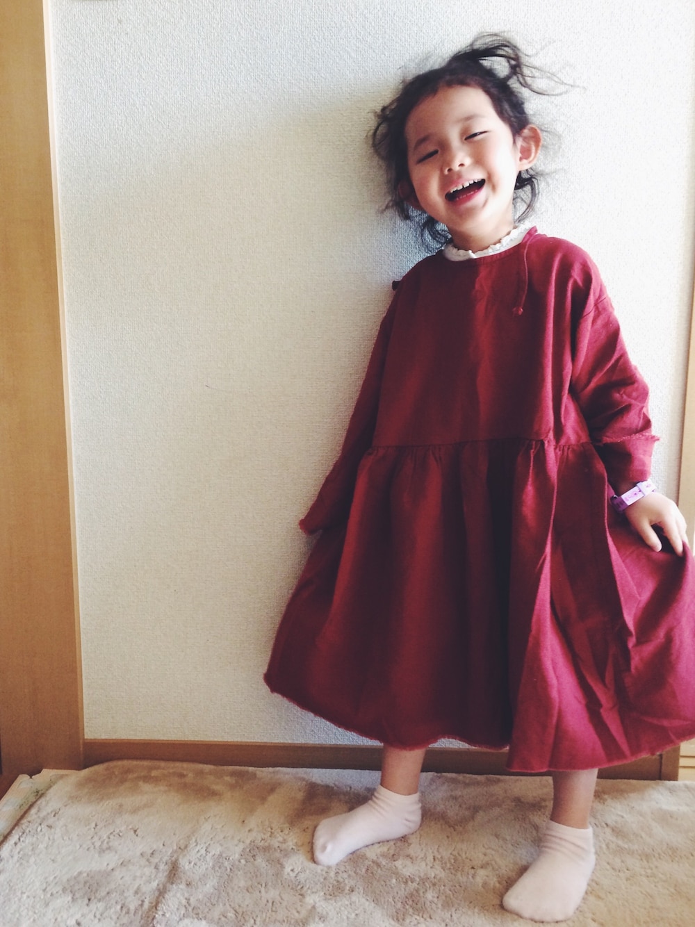 「キッズファッション、女の子、ワンピース、韓国ファッション、韓国子供服、4歳、テラコッタ」｜「韓国のアイテム（ワンピース、レッド系）」を使った、maomai1120さん（キッズ・100cm）の秋コーディネートの1枚目の写真
