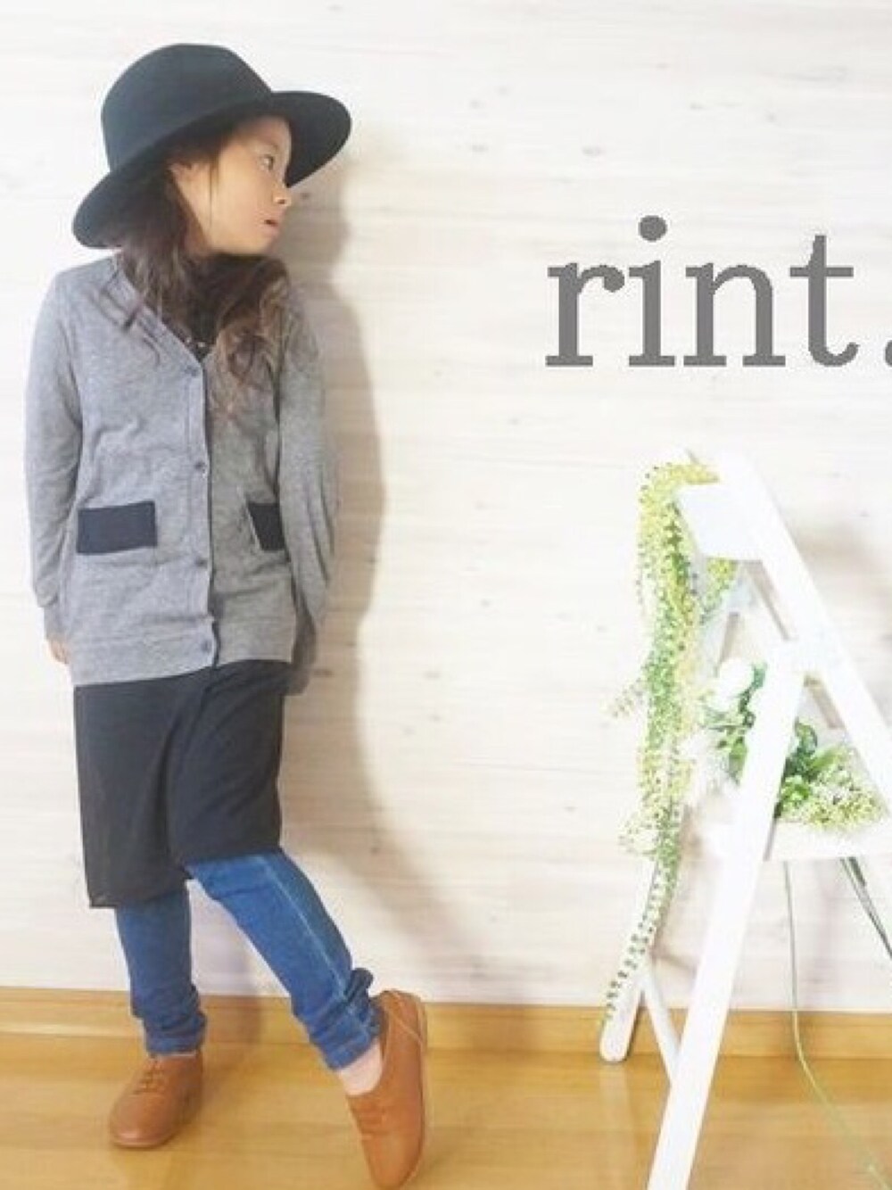 「ブーティ、秋冬コーデ、娘コーデ、キッズコーデ、ロングカーディガン、グレー、ハット、デニム、ootd」｜「rint.のアイテム（カーディガン/ボレロ、グレー系）」を使った、rint.kaoriさん（キッズ・120cm）の秋コーディネートの1枚目の写真