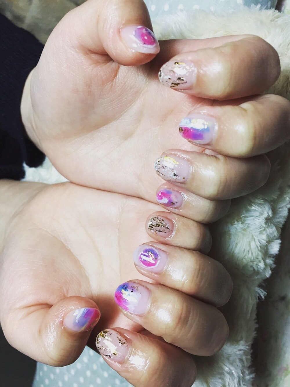 「ネイル、nail 、謎ネイル、ナチュラル、ゴールド、ピンク、ブルー、ブルー x ホワイト」｜「no brandのアイテム（その他、ゴールド系）」を使った、あすかぴさん（レディース・164cm）の冬コーディネートの1枚目の写真