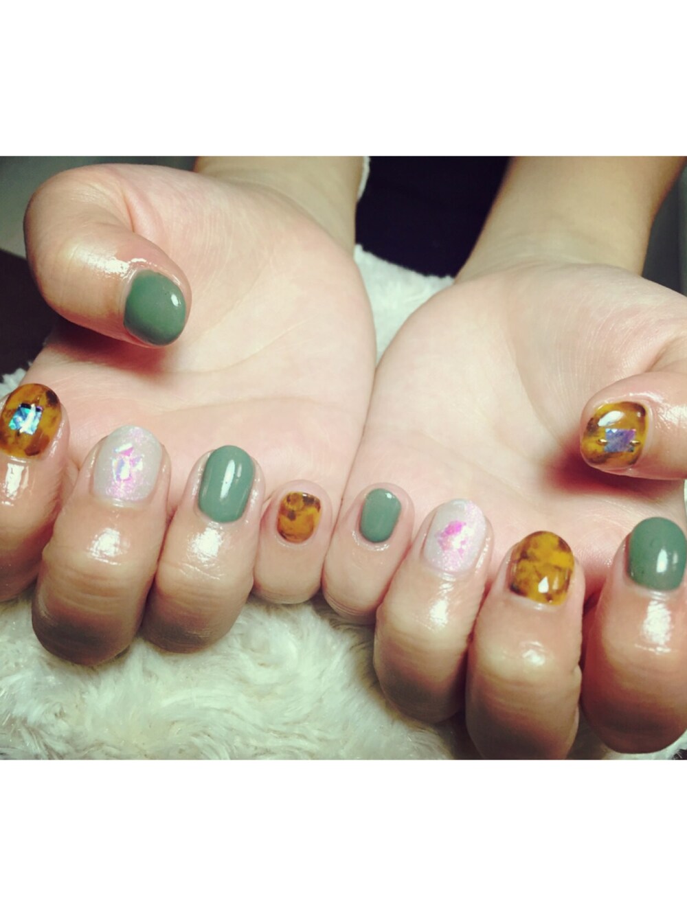 「秋ネイル、べっ甲、べっこう柄、ネイル、nail 、newnail、グリーン」｜「no brandのアイテム（その他、グリーン系）」を使った、あすかぴさん（レディース・164cm）の秋コーディネートの1枚目の写真