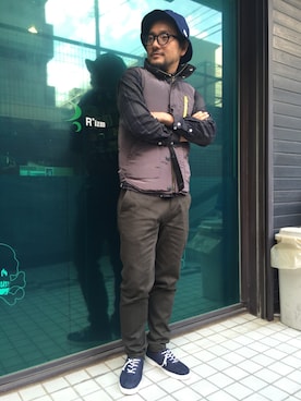 「チャコール」｜「アイテム（ハット）」を使った、AtsushiSaitoさん（メンズ・165cm）の秋コーディネート