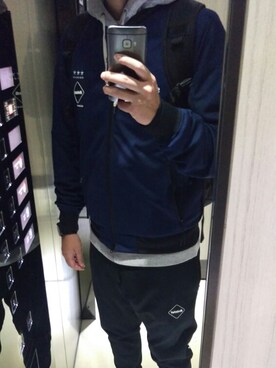 「F.C.Real Bristol（エフシーレアルブリストル）のアイテム（チノパンツ）」を使った、ktleongさん（メンズ・174cm）の秋コーディネート