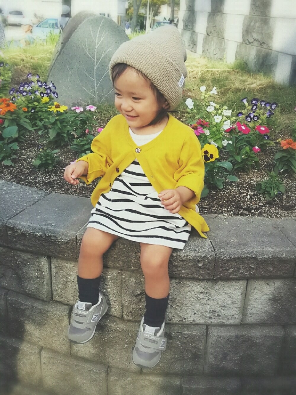 「ワンピース、ニット帽、女の子、キッズコーデ、ボーダー」｜「Steven Alanの＜steven alan＞ SOUVENIR Beanie/ﾆｯﾄｷｬｯﾌﾟ（ニットキャップ/ビーニー、ベージュ系）」を使った、hayumiさん（キッズ・80cm）の秋コーディネートの1枚目の写真