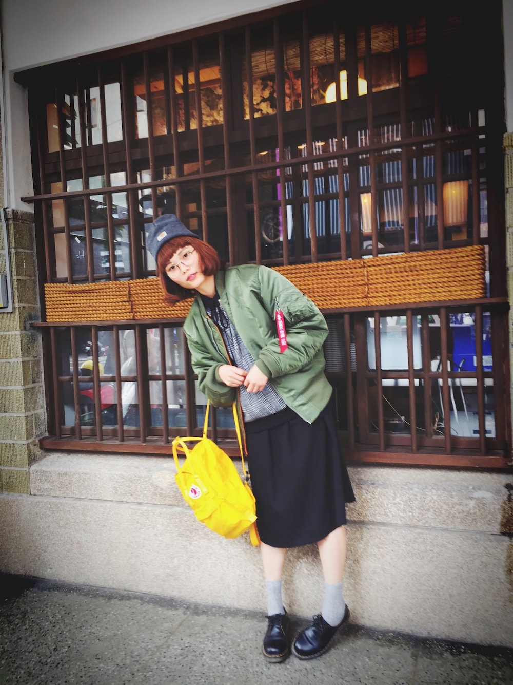 「carhartt、Dr.Martens、alpha、FJALLRAVENKANKEN、Planet、vintage、Taiwan、Tainan、古着、古著」｜「Dr. Martensのアイテム（その他シューズ、ブラック系）」を使った、Gさん（レディース・168cm）の春コーディネートの1枚目の写真
