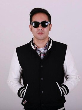 「Ray-Ban（レイバン）のアイテム（サングラス、ブラック系）」を使った、Julianさん（メンズ・178cm）の秋コーディネート