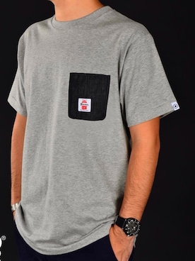 「GROVERのアイテム（Tシャツ/カットソー、グレー系）」を使った、Julianさん（メンズ・178cm）の秋コーディネート