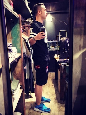 「GROVERのアイテム（Tシャツ/カットソー、ブラック系）」を使った、Julianさん（メンズ・178cm）の秋コーディネート
