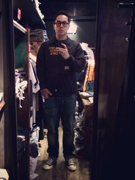 「GROVERのアイテム（Tシャツ/カットソー、ブルー系）」を使った、Julianさん（メンズ・178cm）の秋コーディネート