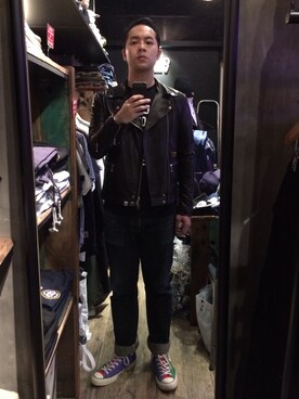「silent fuckerのアイテム（Tシャツ/カットソー、ブラック系）」を使った、Julianさん（メンズ・178cm）の秋コーディネート