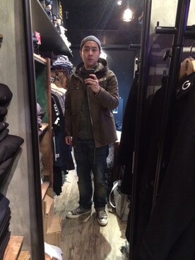 「Carhartt WIP（カーハートダブリューアイピー）のアイテム（シャツ/ブラウス、グリーン系）」を使った、Julianさん（メンズ・178cm）の冬コーディネート