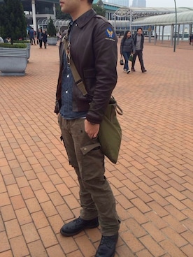 「アイテム（ミリタリージャケット、ブラウン系）」を使った、Julianさん（メンズ・178cm）の冬コーディネート