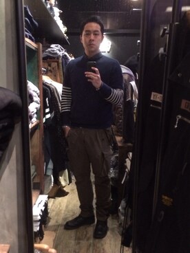 「GROVERのアイテム（シャツ/ブラウス、ブルー系）」を使った、Julianさん（メンズ・178cm）の冬コーディネート