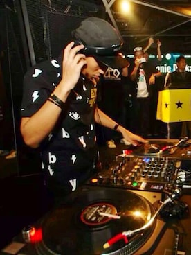 DJ Johnnie Darkaさんのコーディネート