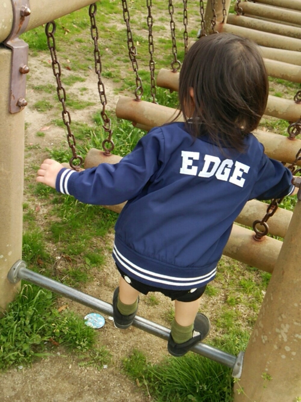 「カジュアルコーデ、男の子、ショートパンツ、公園スタイル、kids、kidsfashion」｜「petit mainのラインリブ切り替えスタジャン（スタジャン、ブルー系）」を使った、chanco16さん（キッズ・90cm）の春コーディネートの1枚目の写真