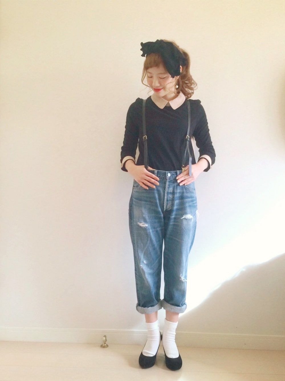 「ヘアバンド、ヘアバンドの会、ヒール×靴下、パールアクセ」｜「kaorinomoriのアイテム（ヘアバンド、ブラック系）」を使った、山口真帆さん（レディース・161cm）の冬コーディネートの1枚目の写真
