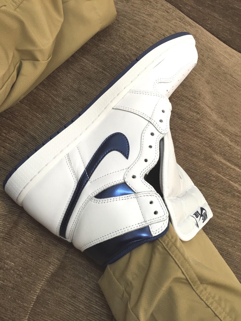 「AJ１白×メタリックネイビー」｜「NIKEのアイテム（スニーカー、ホワイト系）」を使った、海の家さん（メンズ・172cm）の夏コーディネートの1枚目の写真