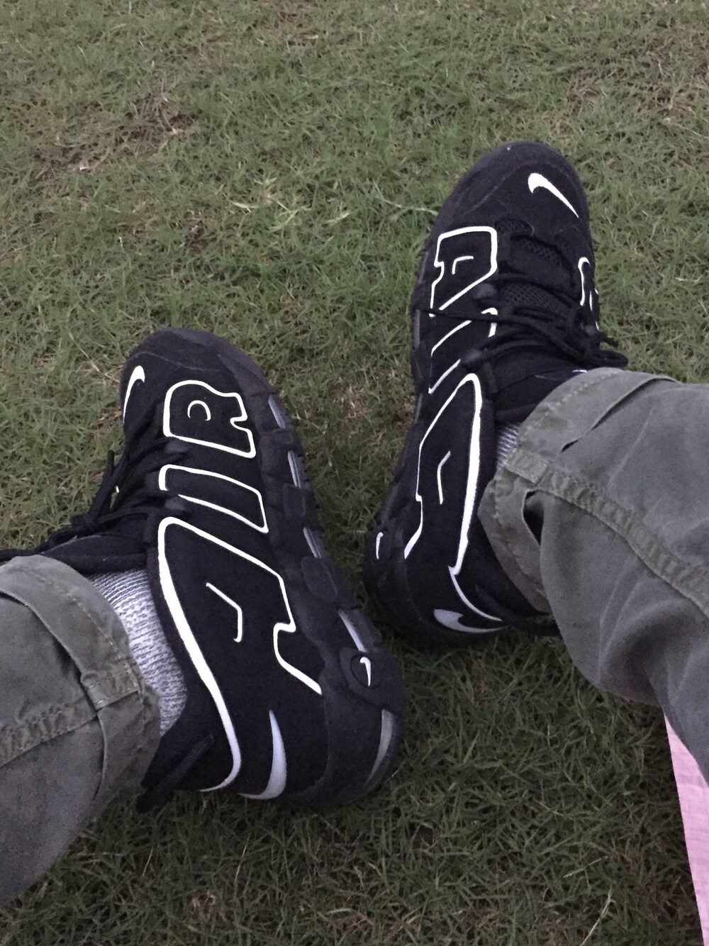 「Reggae、ONE_SOUND_DANCE、緊急事態、AIR MORE UPTEMPO」｜「NIKEのアイテム（スニーカー、ブラック系）」を使った、海の家さん（メンズ・172cm）の秋コーディネートの1枚目の写真