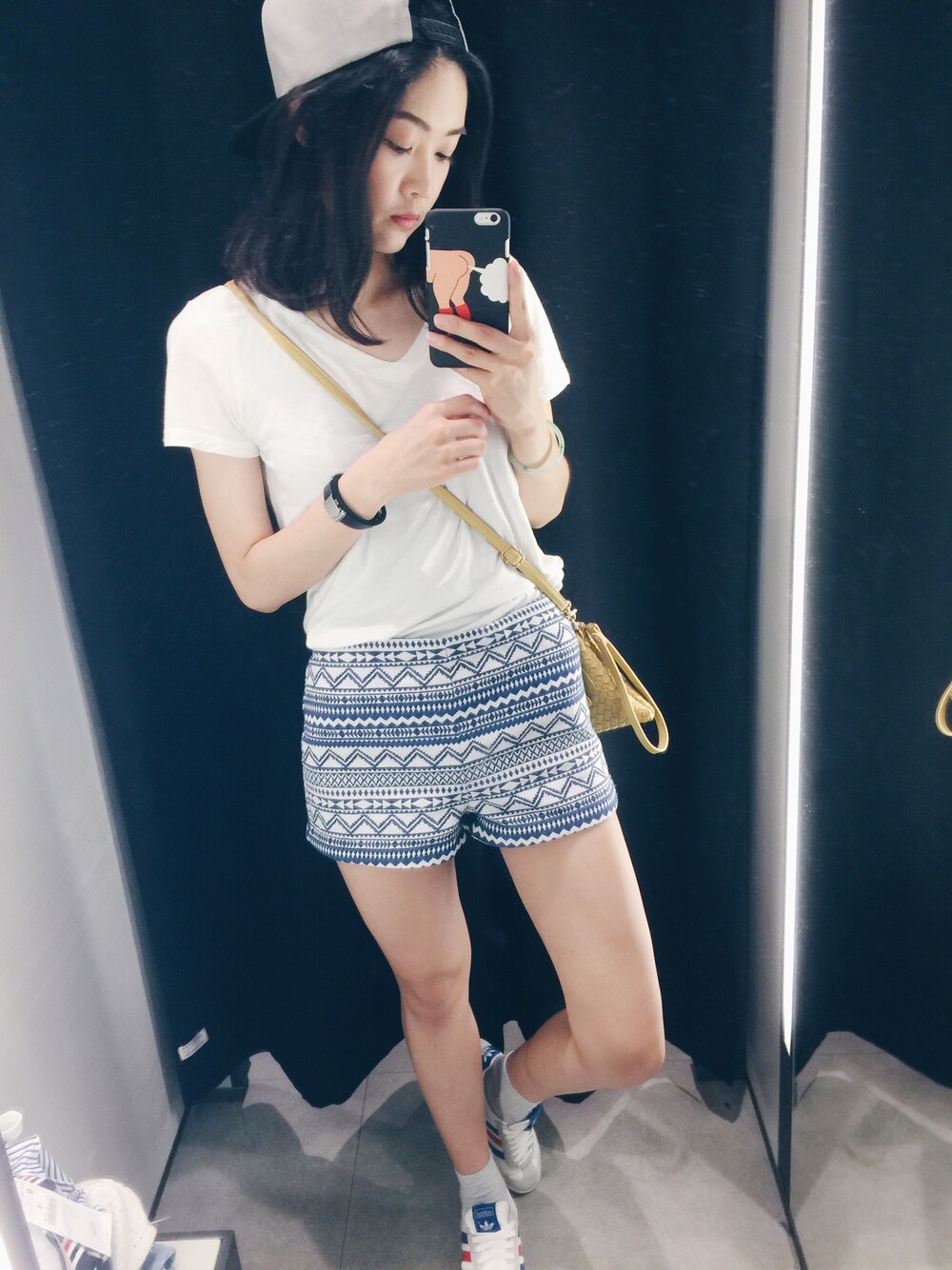 「FOREVER 21のアイテム（カーゴパンツ、ブルー系）」を使った、Red-Chingさん（レディース・173cm）の夏コーディネートの1枚目の写真